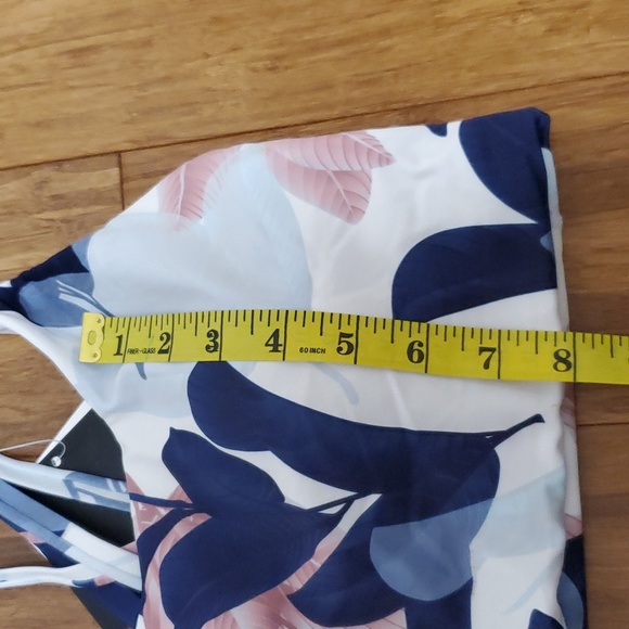 SENITA Strappy Sports Bra - Picture 5 of 6